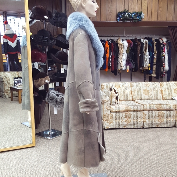 Be "U" Naked Leather Shearling with Fox Fur Collar - Picture 3 of 8